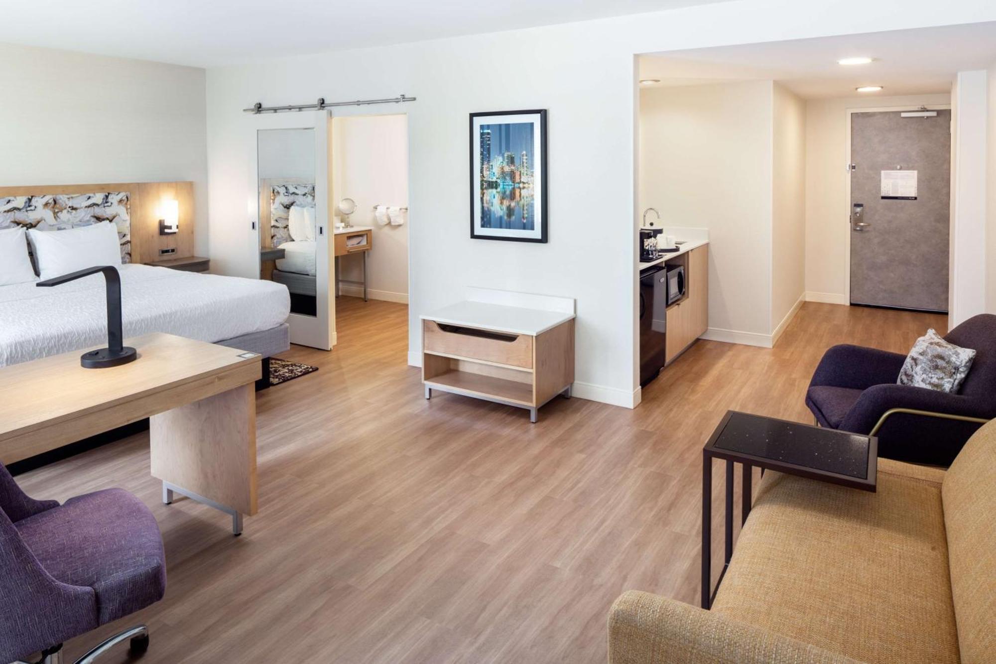 King Studio Suite with Whirlpool - Non-Smoking,1548829786:JPEG
