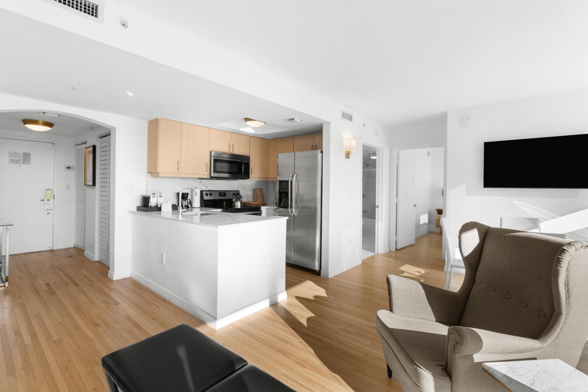 Deluxe One-Bedroom Apartment